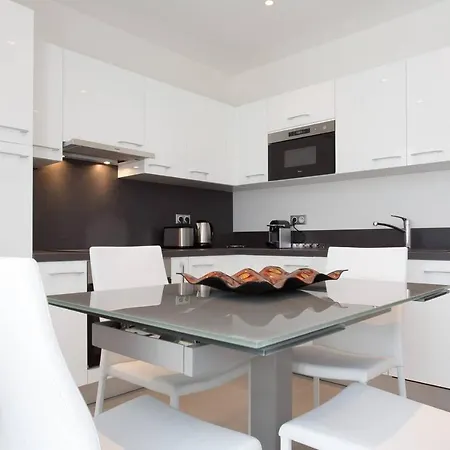 Martinez Area: New 2beds/2baths Daire Cannes