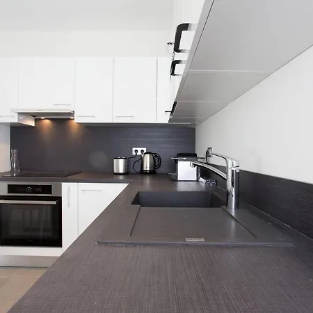 Martinez Area: New 2beds/2baths *