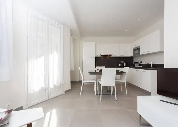 Martinez Area: New 2beds/2baths * Cannes
