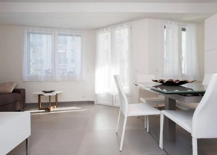 Martinez Area: New 2beds/2baths Apartment *