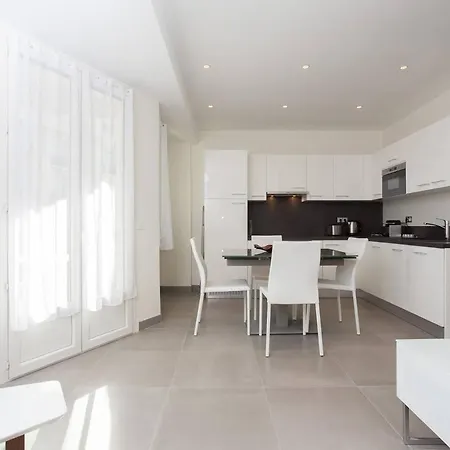 Martinez Area: New 2beds/2baths * Канны