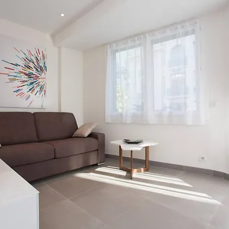 Martinez Area: New 2beds/2baths Канны